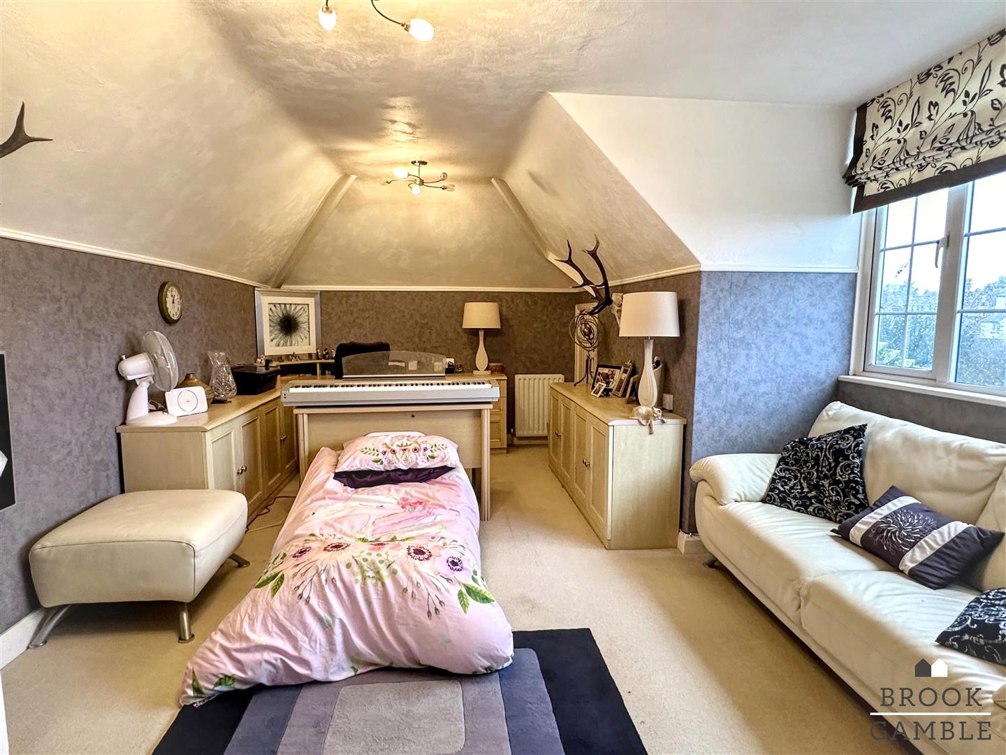 4 Bedroom House - Detached. Le Brun Road in Eastbourne, 32